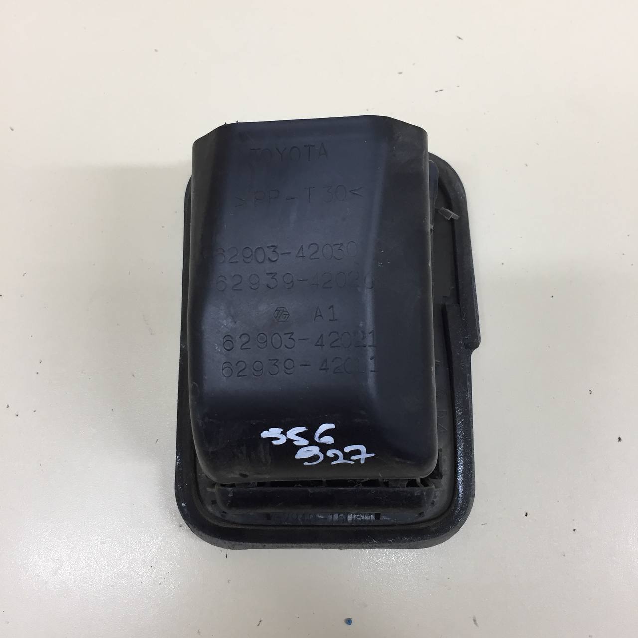 Решетка вентиляционная Toyota Rav 4 (A30) 2006-2013 Решетка вентиляционная Toyota Rav 4 (A30) 2006-2013