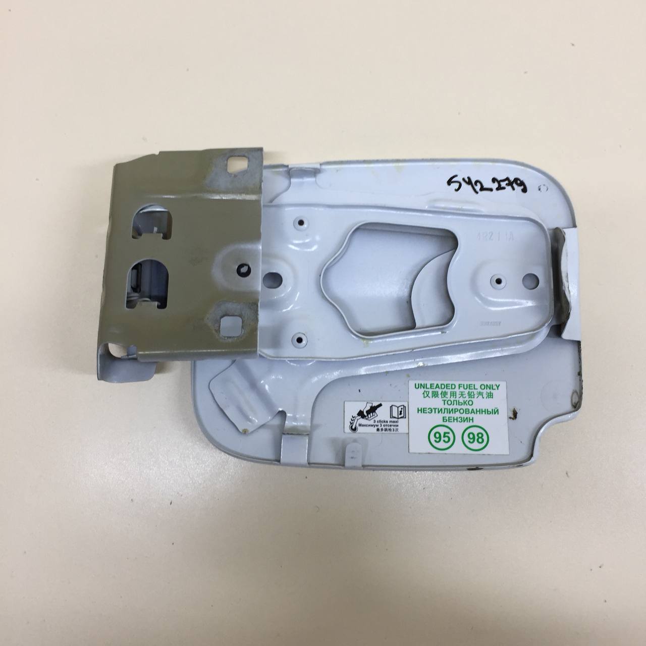 Лючок бензобака Renault Duster (HSA, HSM) 2012> Лючок бензобака Renault Duster (HSA, HSM) 2012>