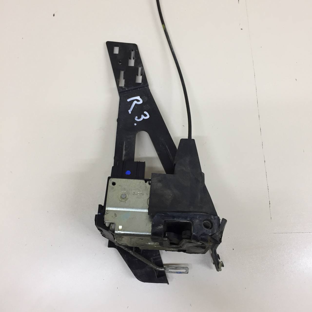 Замок двери задней правой Ford Fusion (JU) 2002-2012