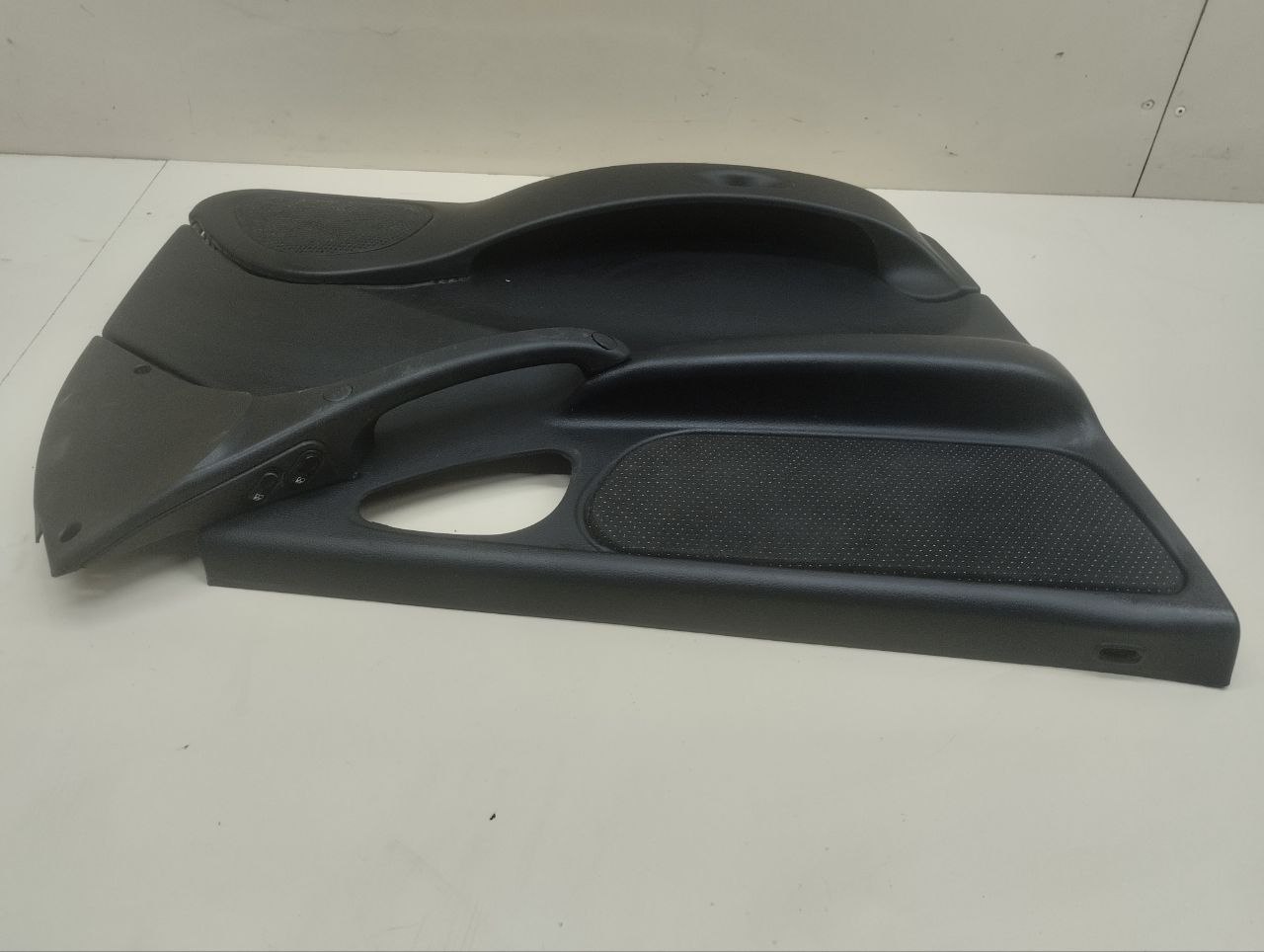 Обшивка двери передней левой Chevrolet Niva 2009-2020