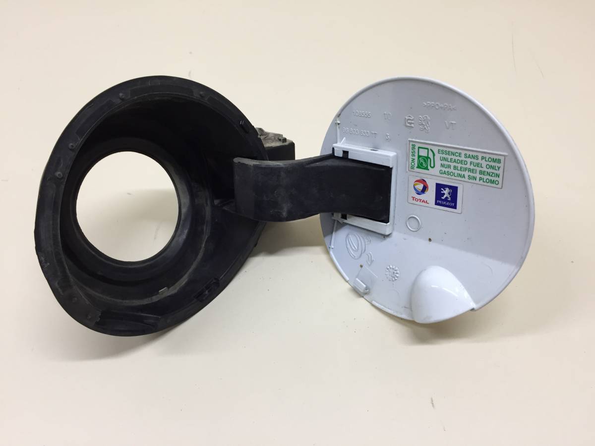 Лючок бензобака Peugeot 308 2007>