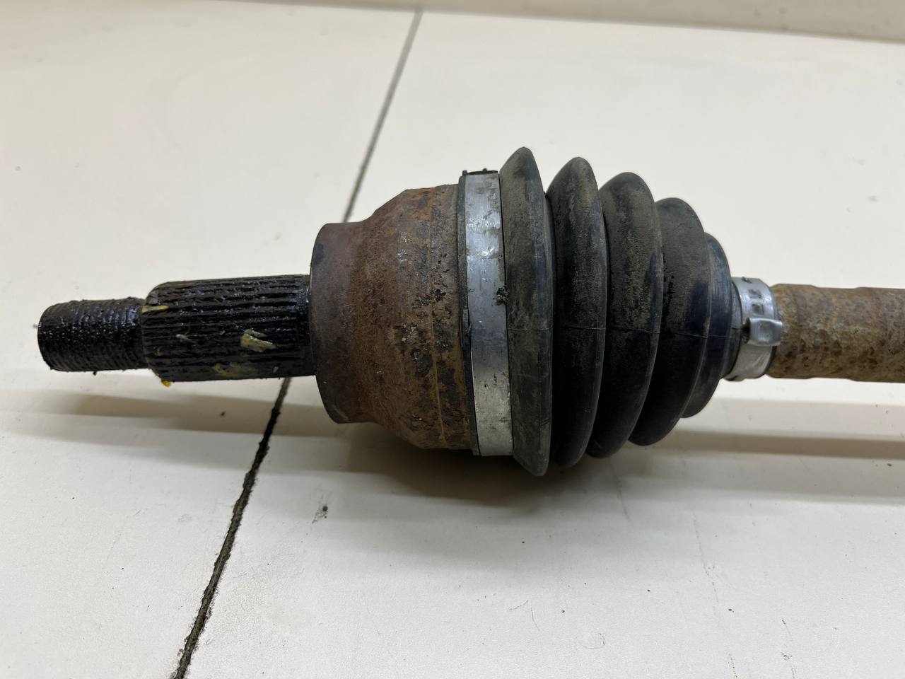 Полуось задняя левая Jaguar XF 2007-2015