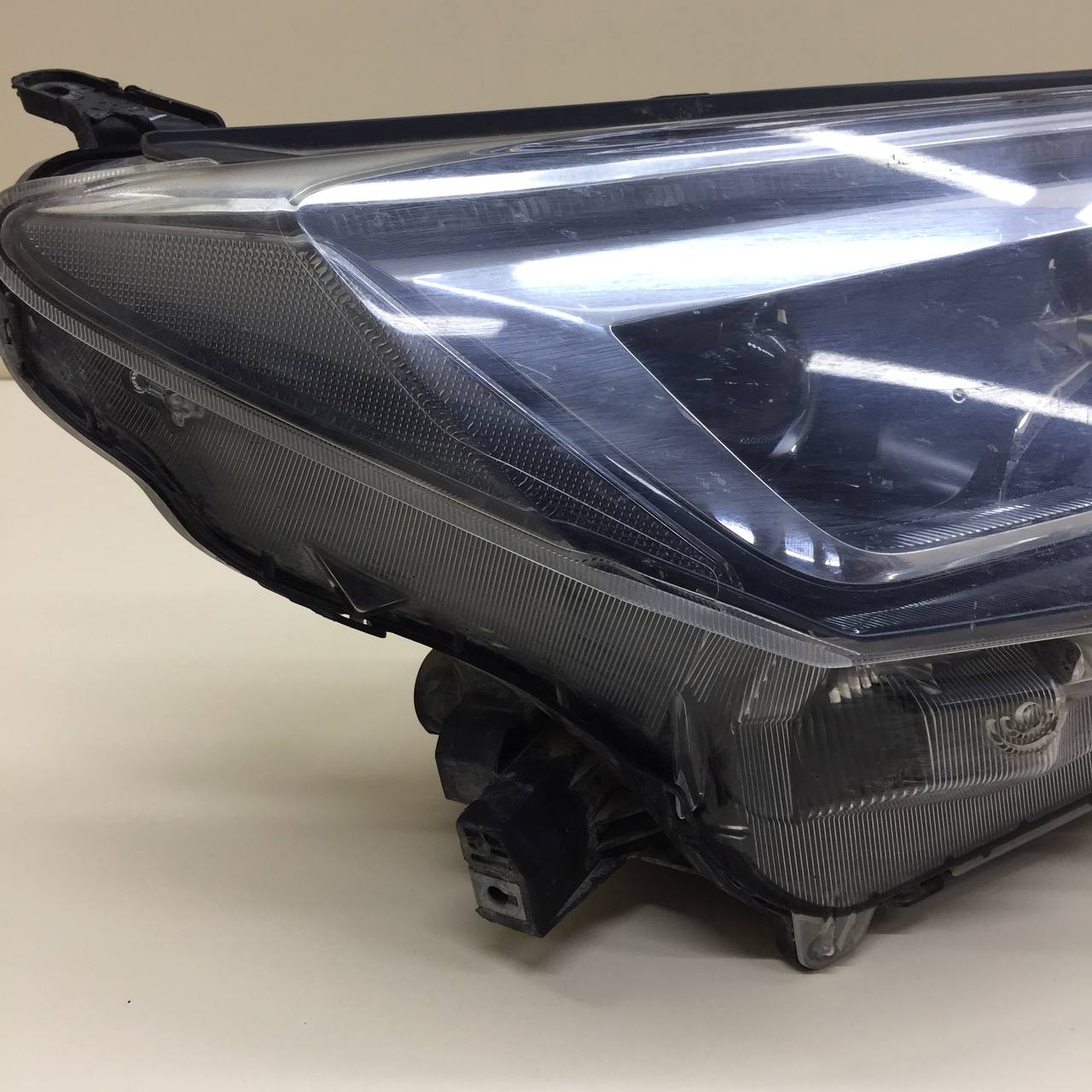 Фара правая Toyota Rav 4 (XA40) 2013-2019