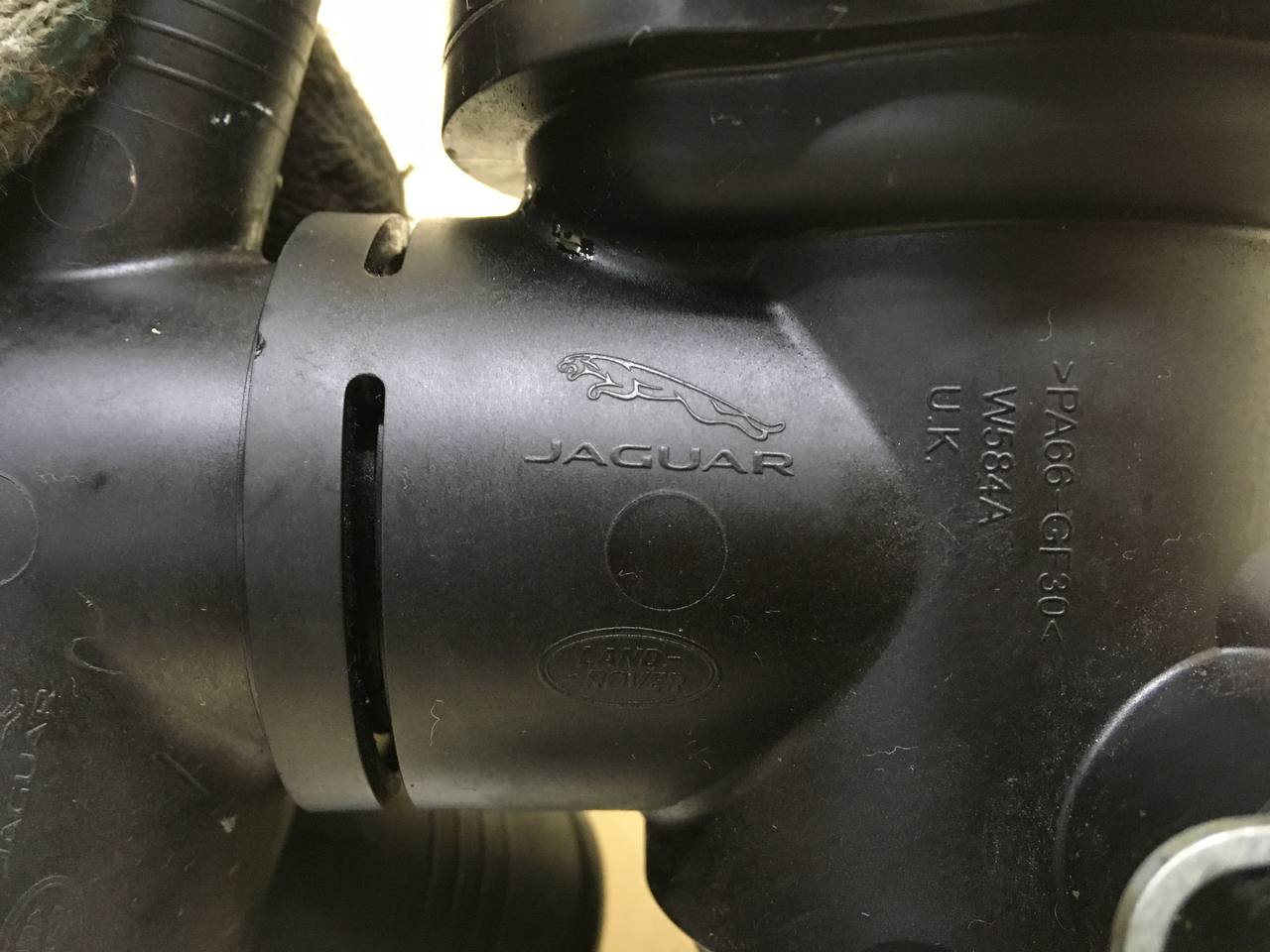 Корпус термостата Jaguar XE (760) 2014-2021 Корпус термостата Jaguar XE (760) 2014-2021