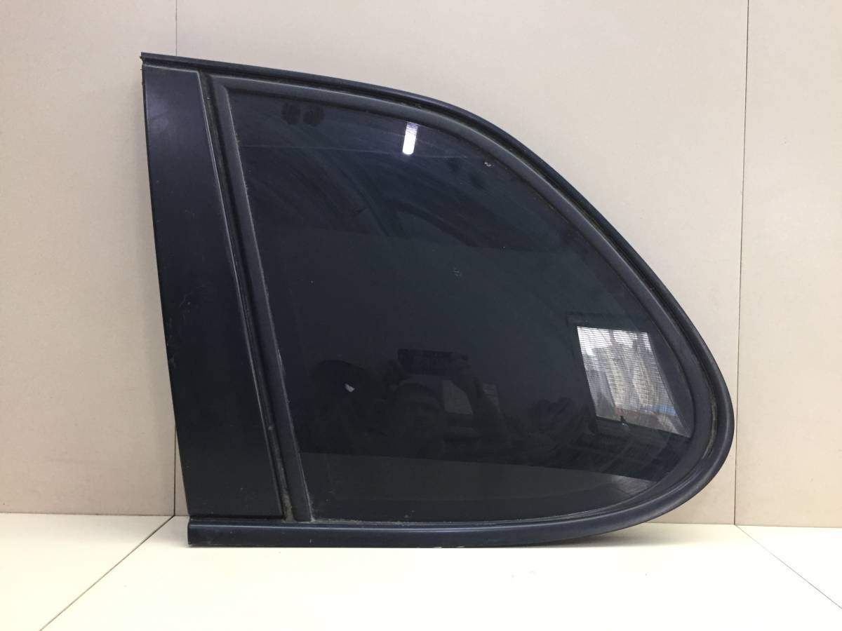 Стекло кузовное глухое левое Porsche Cayenne 2003-2010