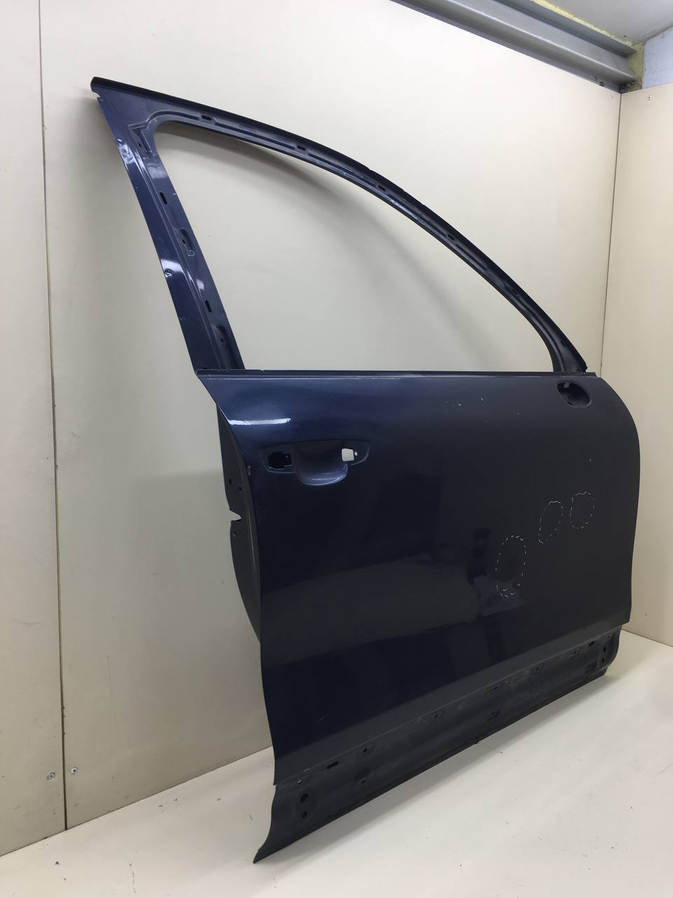 Дверь передняя правая Volkswagen Touareg (7P) 2010> Дверь передняя правая Volkswagen Touareg (7P) 2010>