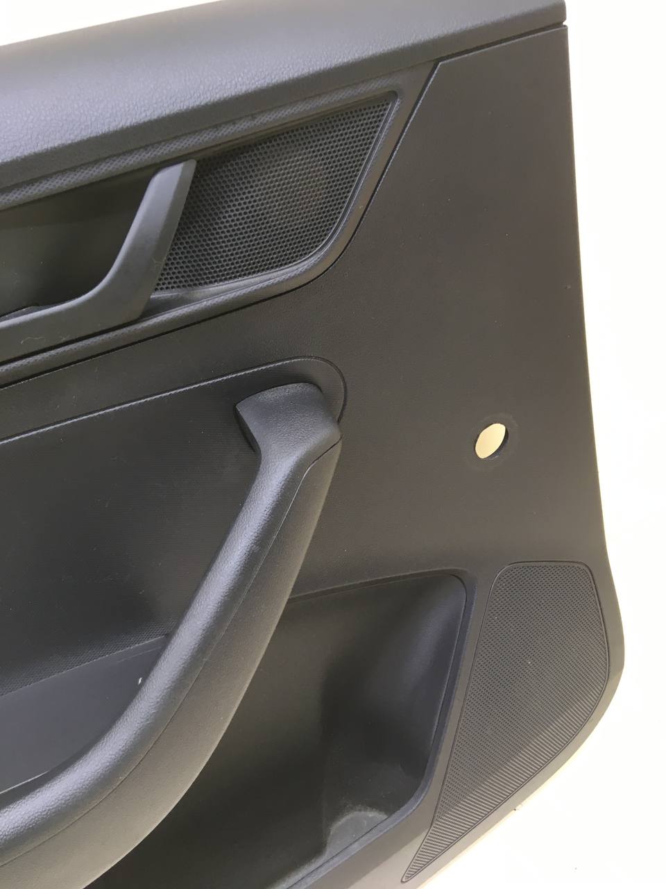 Обшивка двери задней левой Skoda Rapid 2012-2020 Обшивка двери задней левой Skoda Rapid 2012-2020