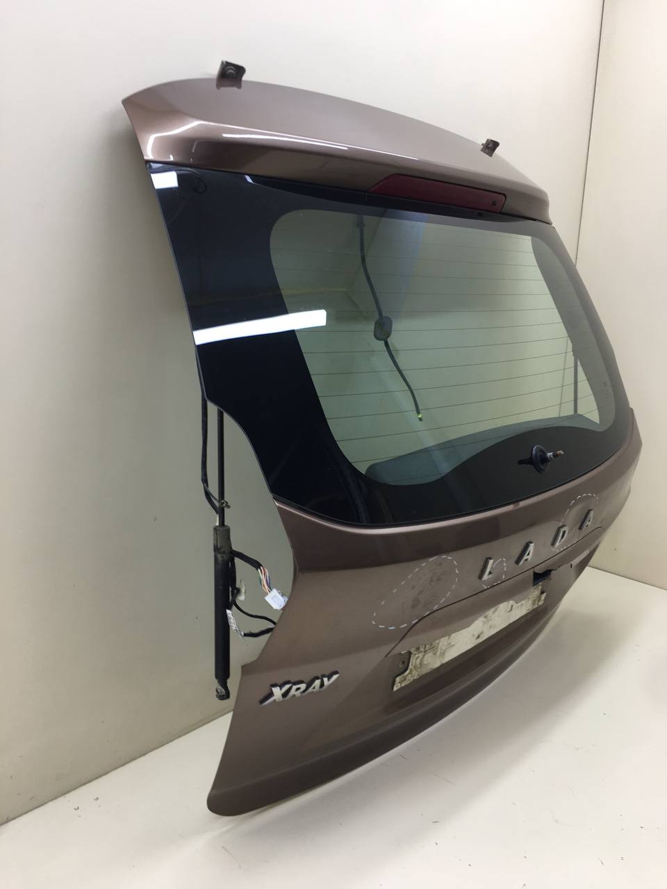 Дверь багажника со стеклом Lada X-RAY 2016> Дверь багажника со стеклом Lada X-RAY 2016>