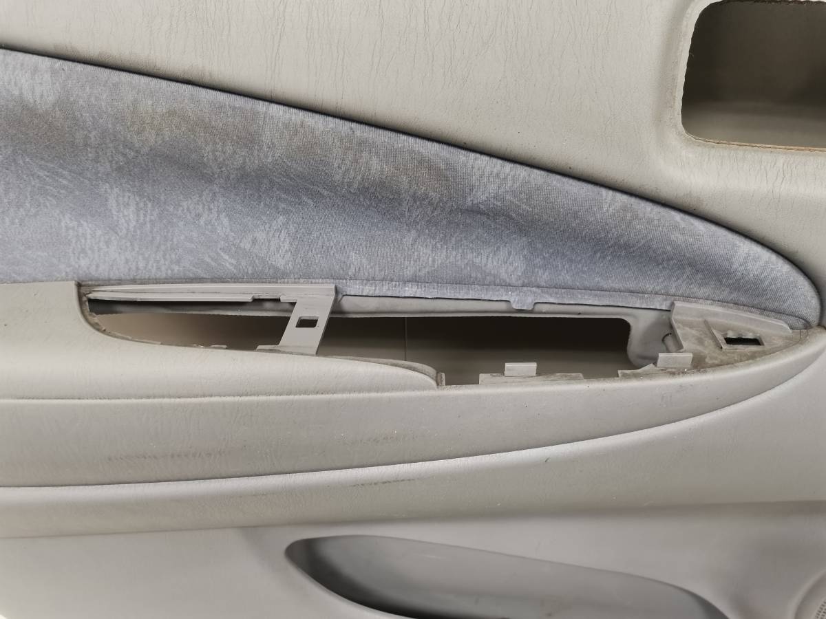 Обшивка двери передней левой Toyota Prius (W10) 1997-2003