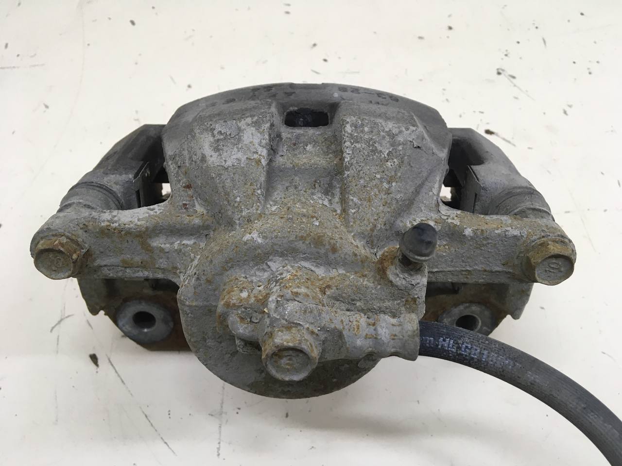 Суппорт передний правый Toyota Camry (V50) 2011-2017 Суппорт передний правый Toyota Camry (V50) 2011-2017