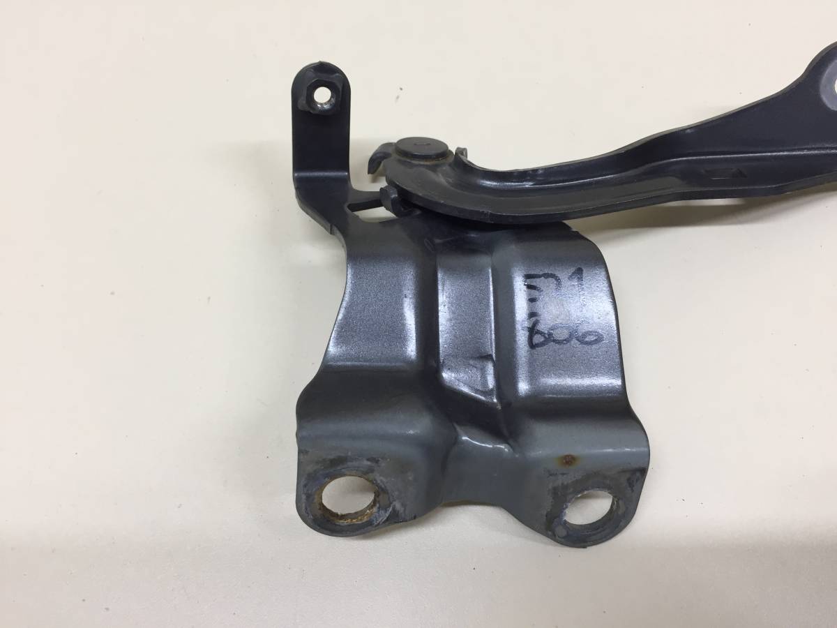 Петля капота левая Mazda Mazda 3 (BL) 2009-2013
