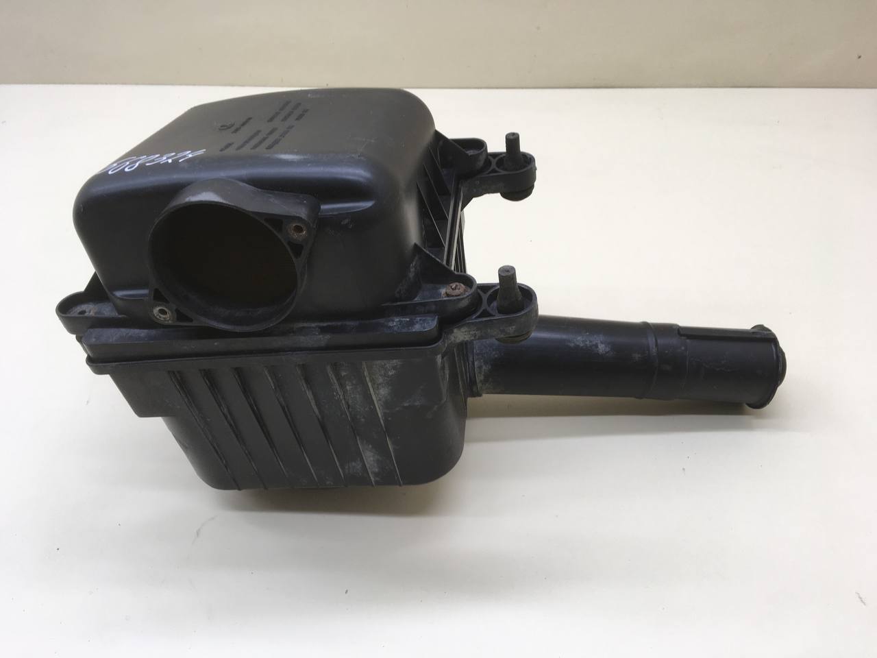 Корпус воздушного фильтра Chevrolet Niva 2002-2009