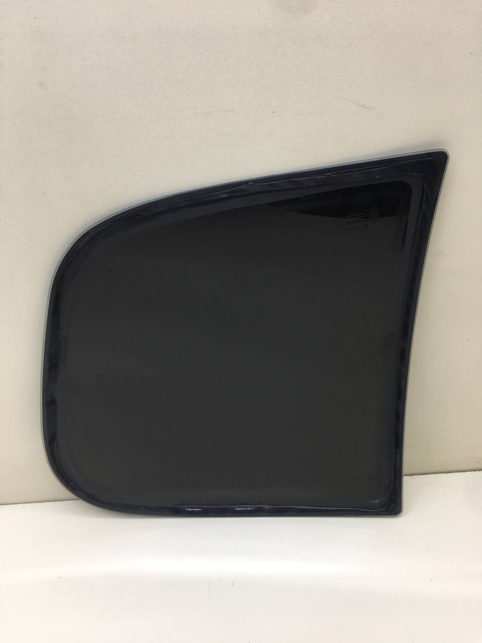 Стекло кузовное глухое левое Lada  Niva Travel 2020>