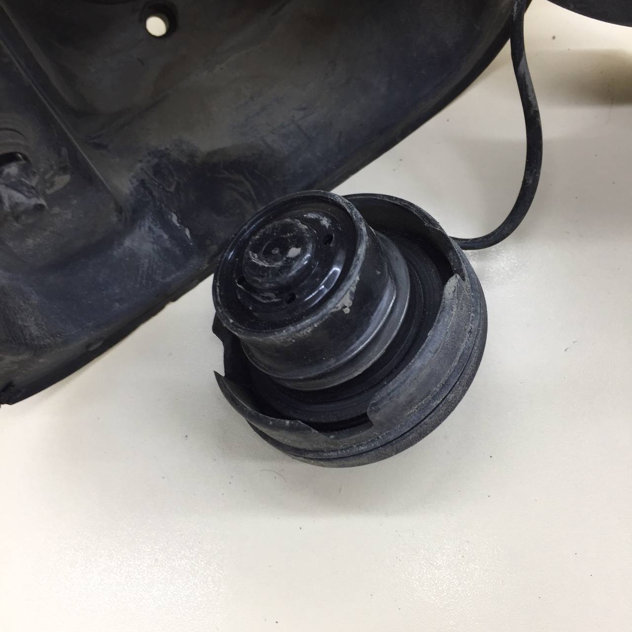 Лючок бензобака Skoda Rapid 2012-2020