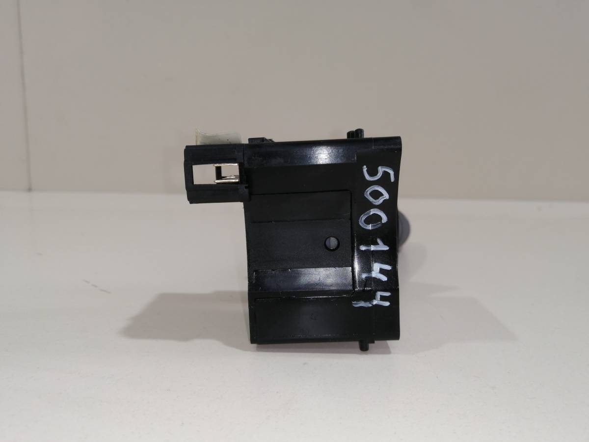 Переключатель стеклоочистителей Lada Largus 2012>