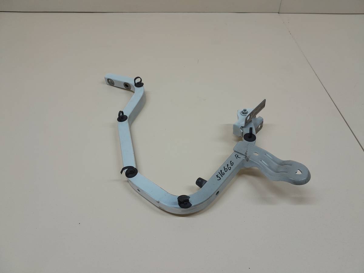 Петля крышки багажника Renault Logan (1) 2005-2014 Петля крышки багажника Renault Logan (1) 2005-2014