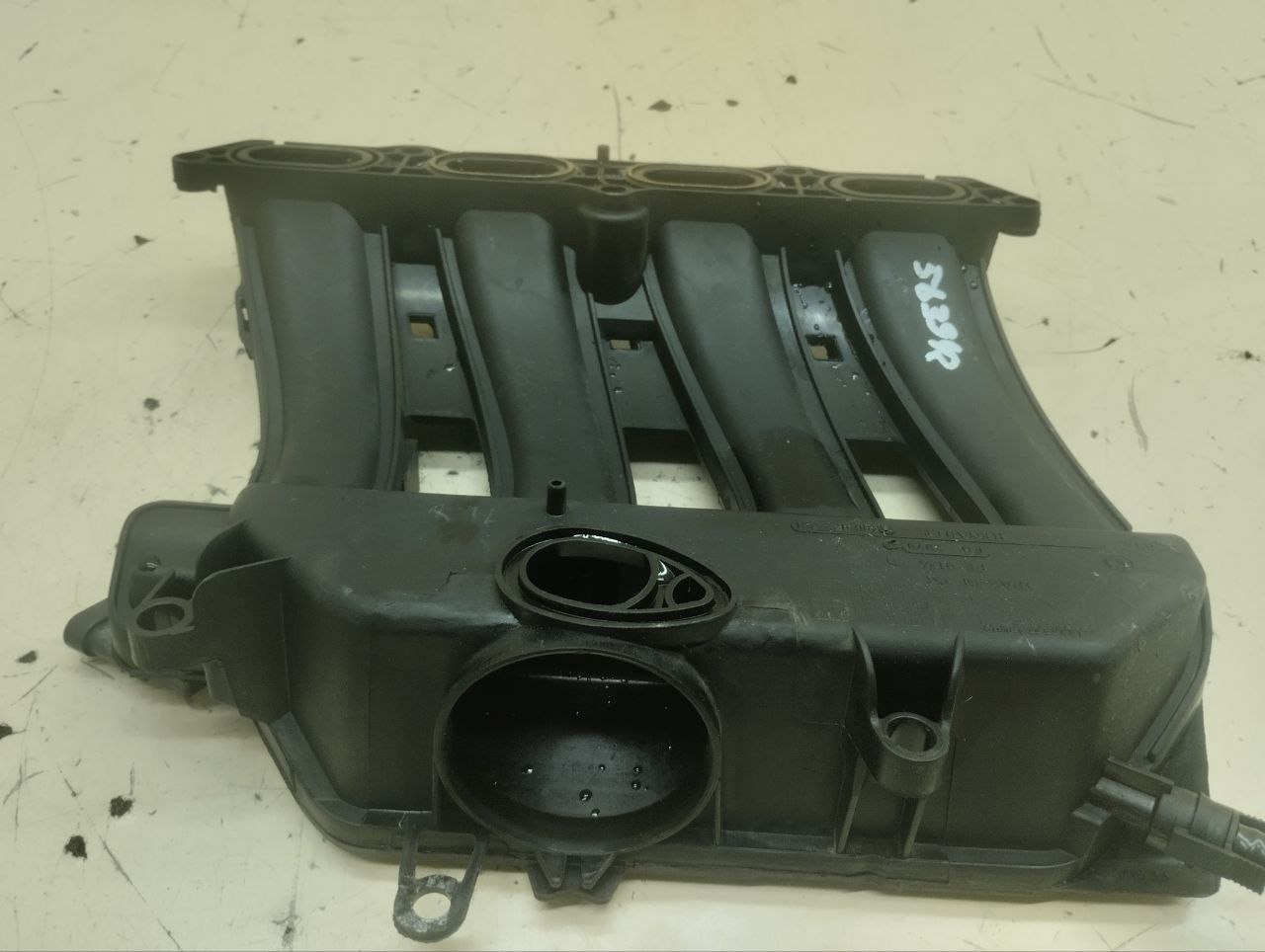 Коллектор впускной Renault Sandero Stepway (5S) 2014-2022 Коллектор впускной Renault Sandero Stepway (5S) 2014-2022