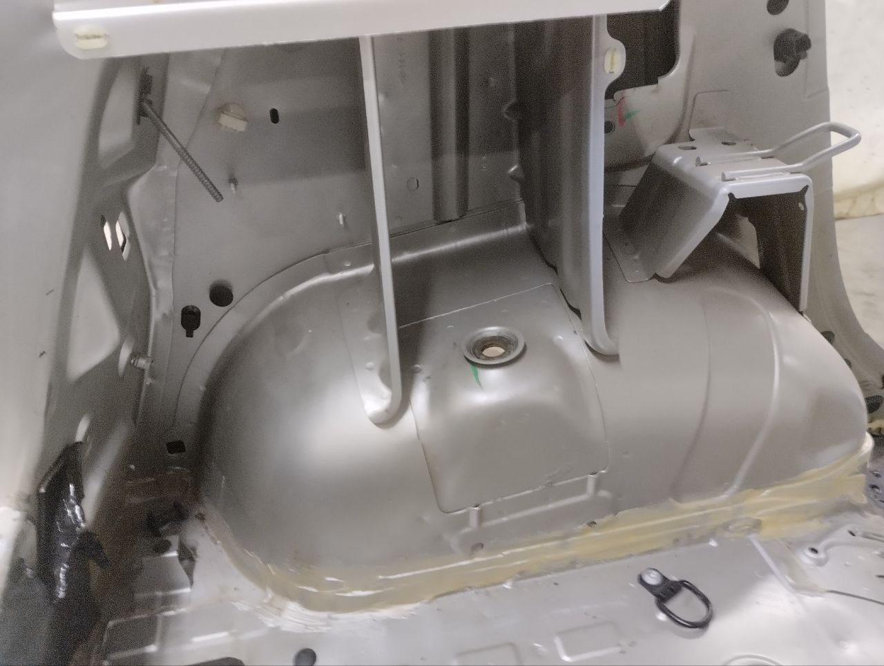 Крыло заднее левое Renault Sandero Stepway (5S) 2014-2022
