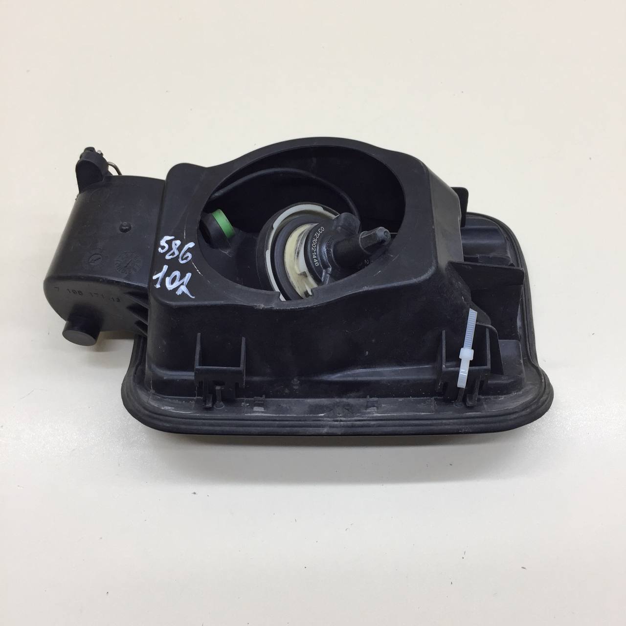 Лючок бензобака BMW 7-Series F01,F02  2008-2015