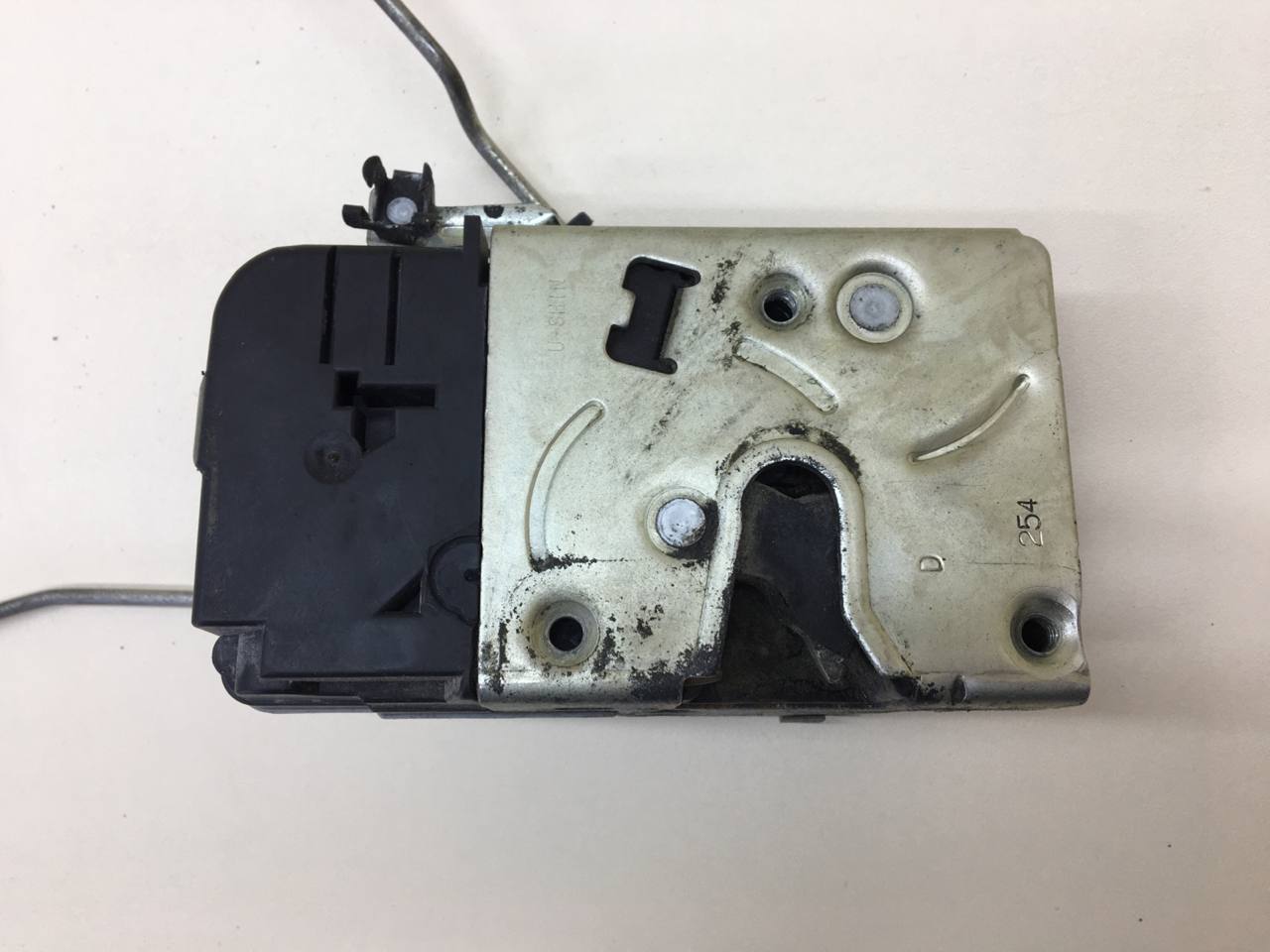 Замок двери передней правой Lada Granta 2011>