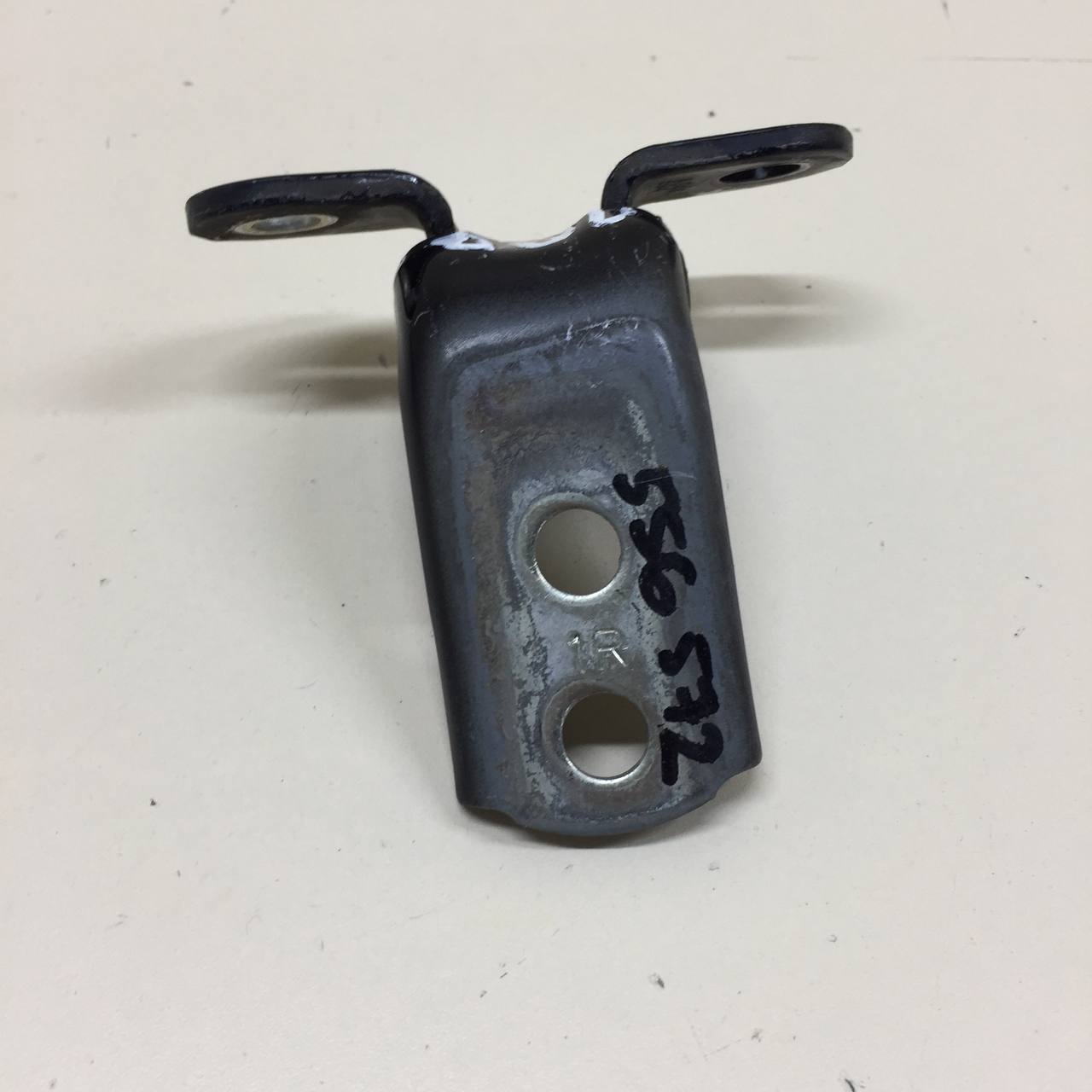 Петля двери передней правой верхняя Toyota Land Cruiser Prado (J150) 2009-2022 Петля двери передней правой верхняя Toyota Land Cruiser Prado (J150) 2009-2022