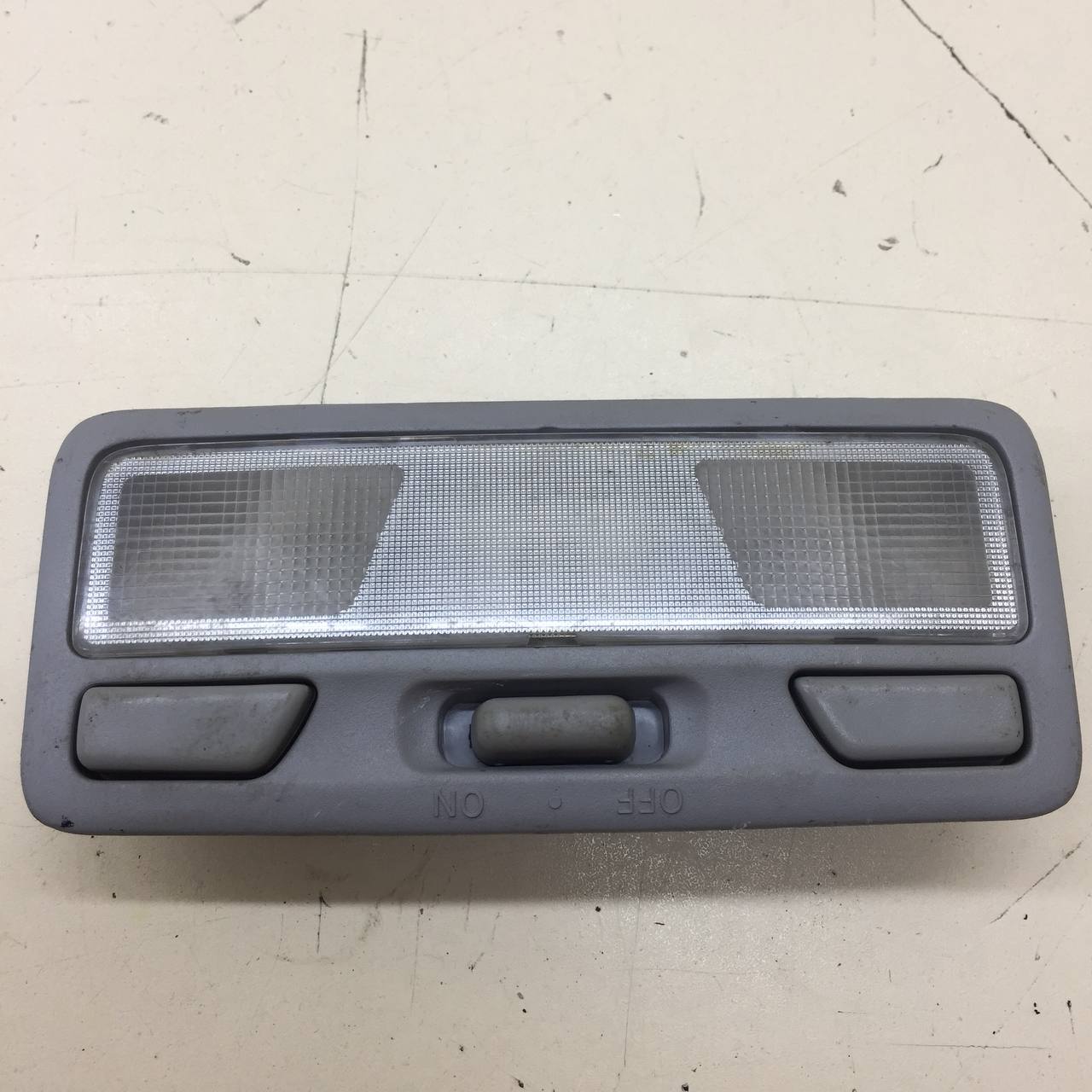 Плафон салонный Mitsubishi Lancer 9 (CS/Classic) 2000-2011 Плафон салонный Mitsubishi Lancer 9 (CS/Classic) 2000-2011