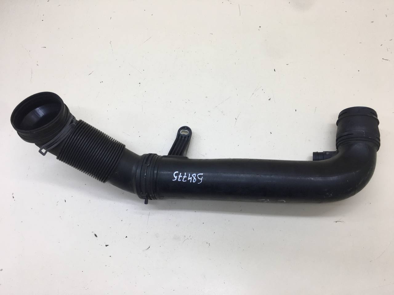 Патрубок интеркулера Volkswagen Passat B7 2011-2015 Патрубок интеркулера Volkswagen Passat B7 2011-2015