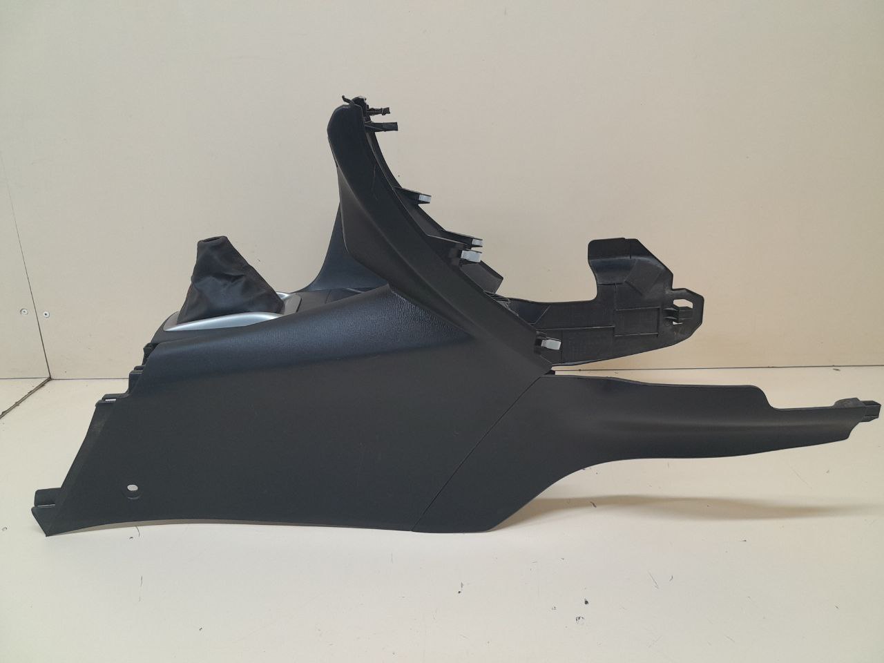 Консоль центральная Mazda Mazda 3 (BM) 2013-2016 Консоль центральная Mazda Mazda 3 (BM) 2013-2016