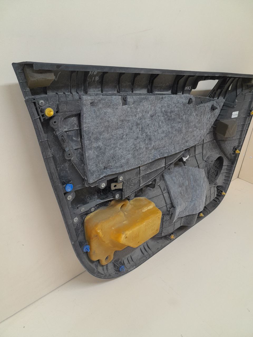 Обшивка двери передней правой Hyundai Solaris (RB) 2010-2017