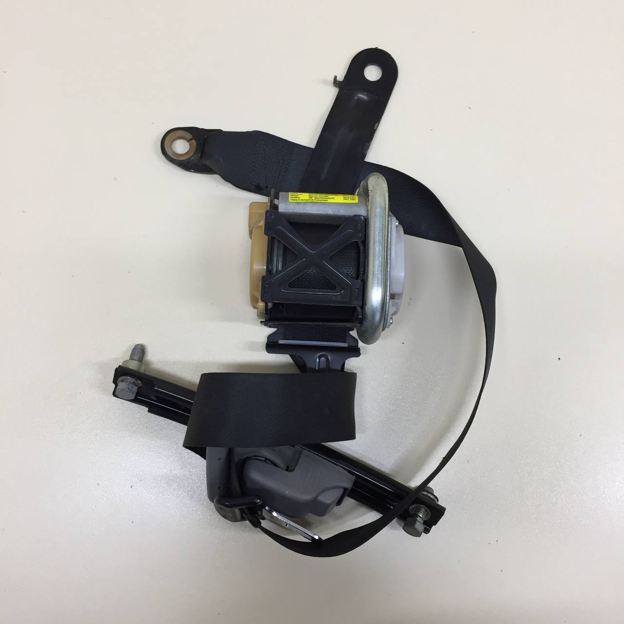 Ремень безопасности с пиропатроном Nissan Almera (N16) 2000-2006