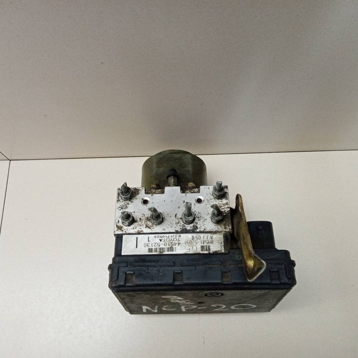 Блок ABS (насос) Toyota Funcargo (XP20) 1999-2005 Блок ABS (насос) Toyota Funcargo (XP20) 1999-2005