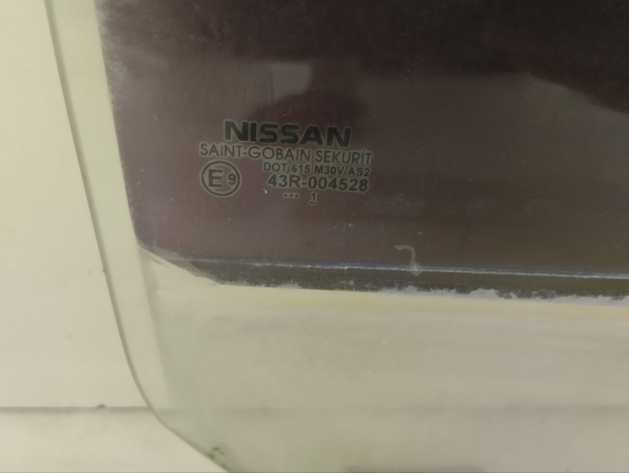 Стекло двери задней правой Nissan Tiida (C11) 2007-2014