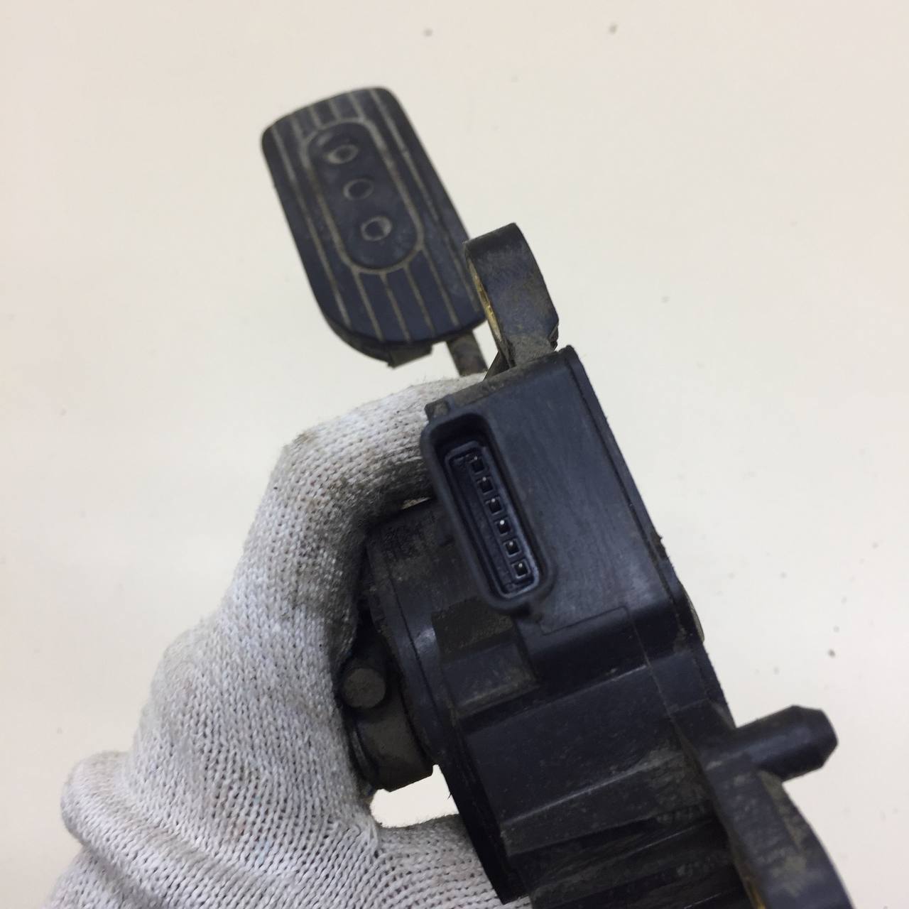 Педаль газа Nissan Tiida (C11) 2007-2014 Педаль газа Nissan Tiida (C11) 2007-2014