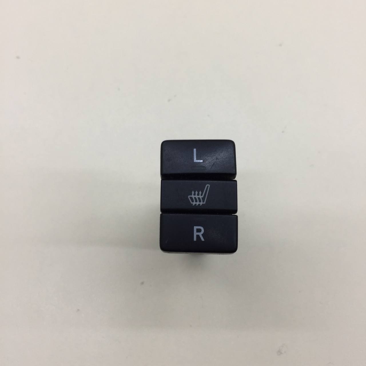 Кнопка обогрева сидений Toyota Rav 4 (A30) 2006-2013 Кнопка обогрева сидений Toyota Rav 4 (A30) 2006-2013