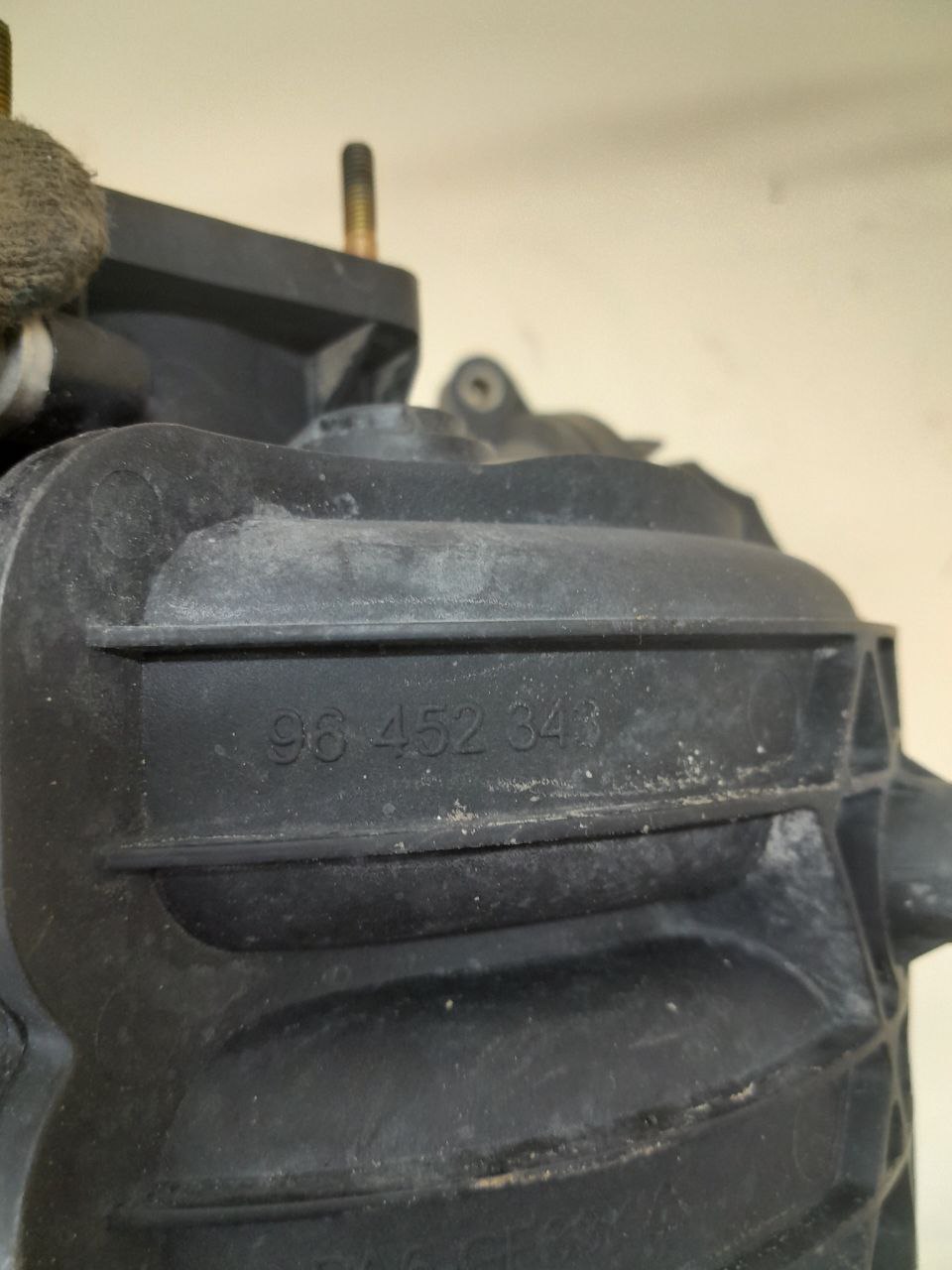Коллектор впускной Chevrolet Aveo T200 2003-2008 Коллектор впускной Chevrolet Aveo T200 2003-2008
