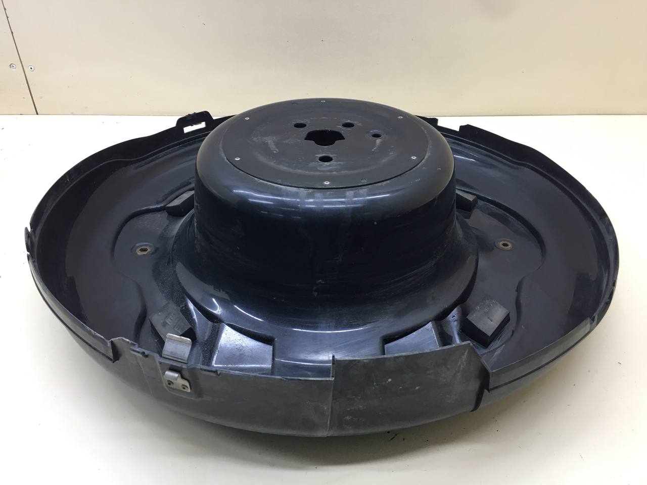 Кронштейн запасного колеса Toyota Rav 4 (A30) 2006-2013 Кронштейн запасного колеса Toyota Rav 4 (A30) 2006-2013
