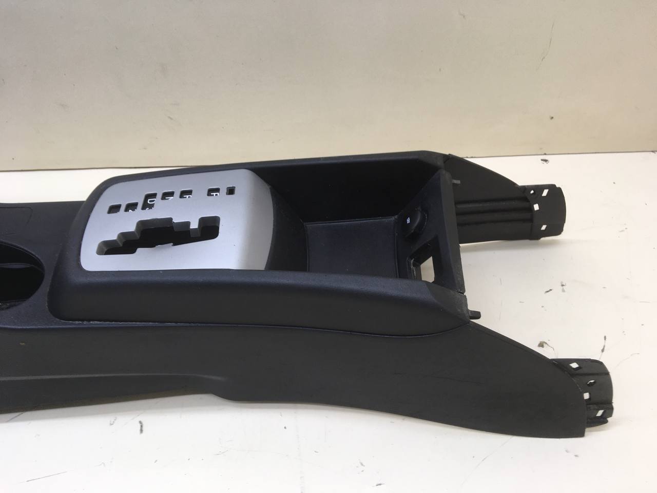 Консоль центральная Kia Ceed (ED) 2007-2012 Консоль центральная Kia Ceed (ED) 2007-2012