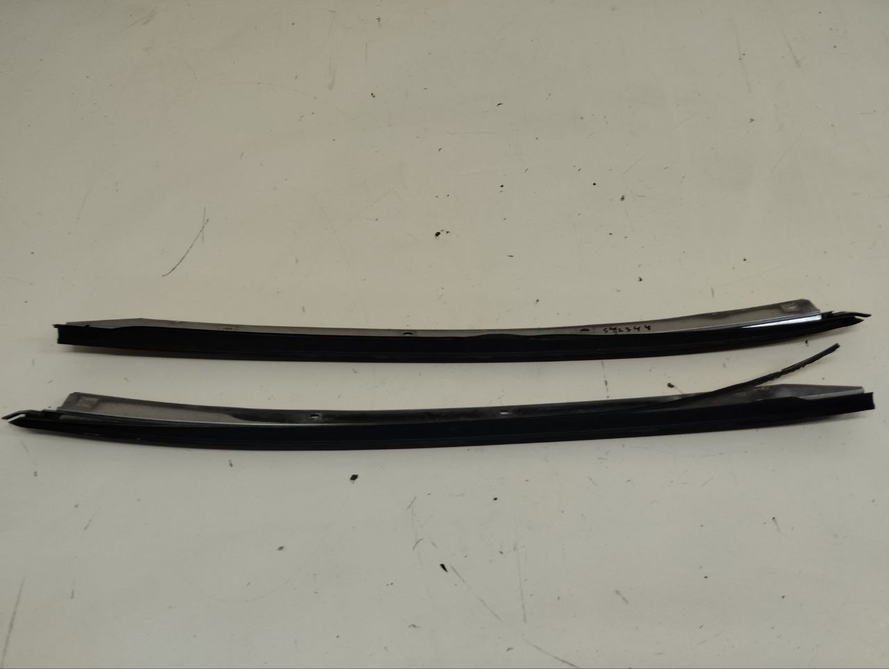 Молдинг лобового стекла Nissan Almera (N16) 2000-2006