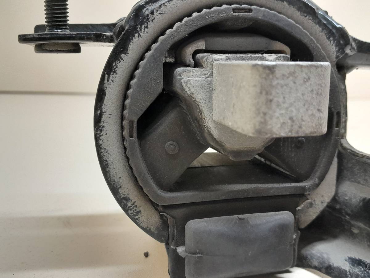 Опора КПП левая Volkswagen Polo (MK5) 2011-2020 Опора КПП левая Volkswagen Polo (MK5) 2011-2020