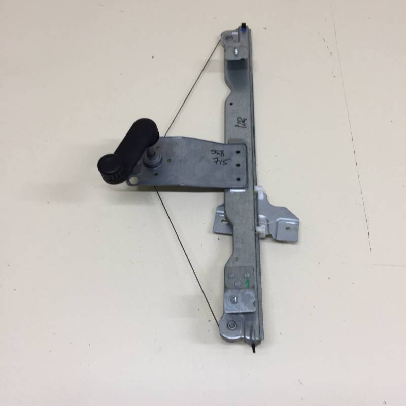 Стеклоподъемник механ. передний правый Renault Duster (HSA, HSM) 2012>