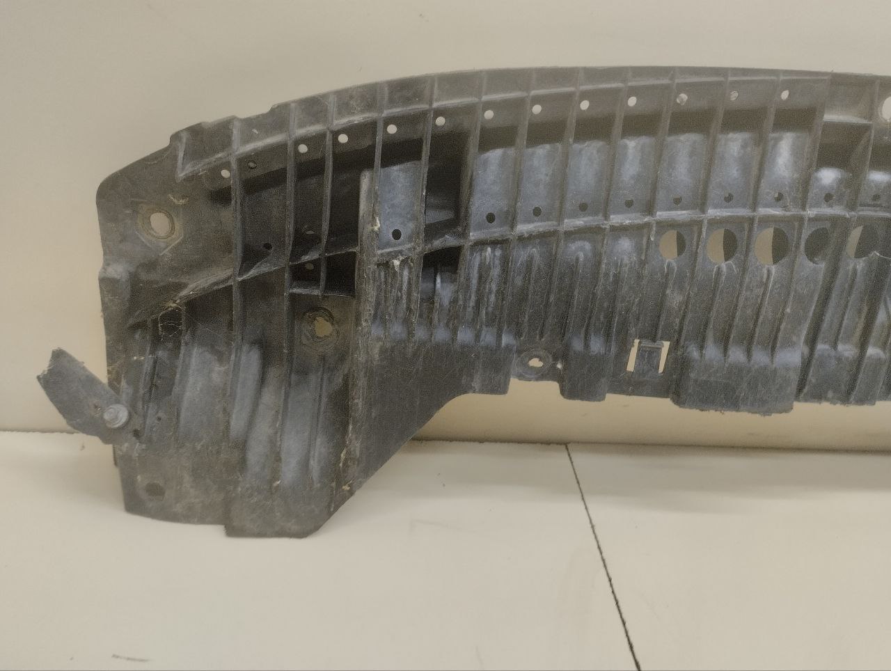 Пыльник двигателя центральный Toyota Auris (E150) 2006-2012