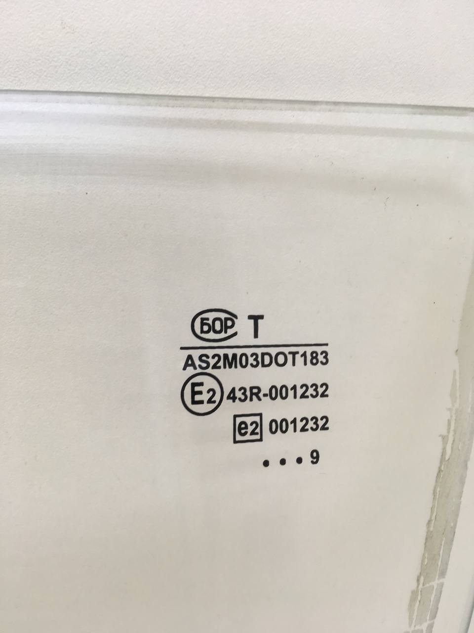 Стекло двери передней левой Chevrolet Niva 2002-2009