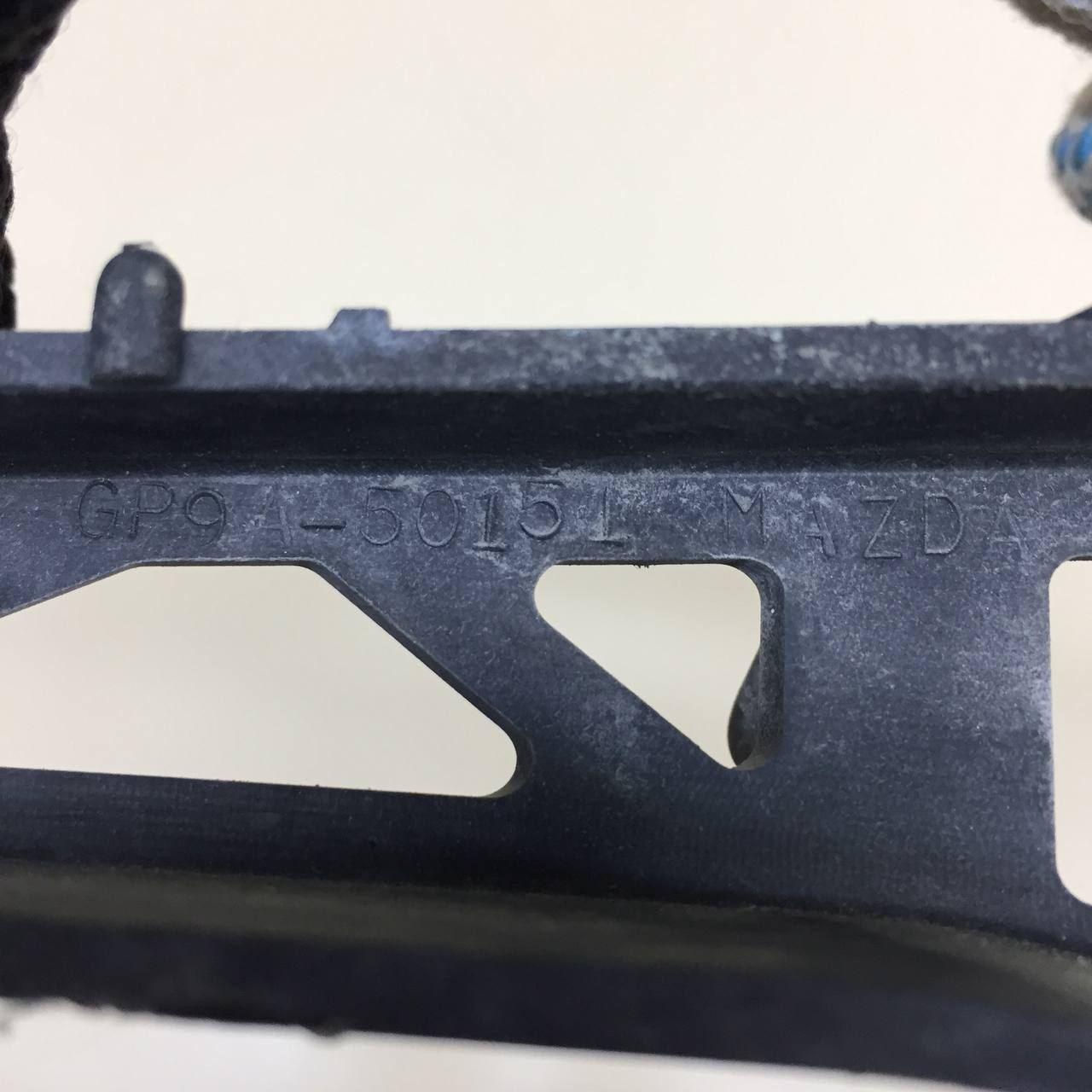 Кронштейн фар правый Mazda Mazda 6 (GG) 2002-2007 Кронштейн фар правый Mazda Mazda 6 (GG) 2002-2007