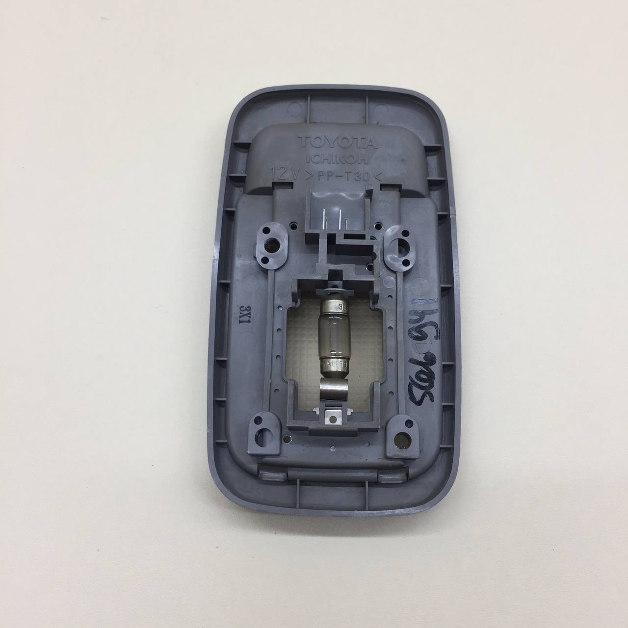 Плафон салонный Toyota Rav 4 (A20) 2000-2005