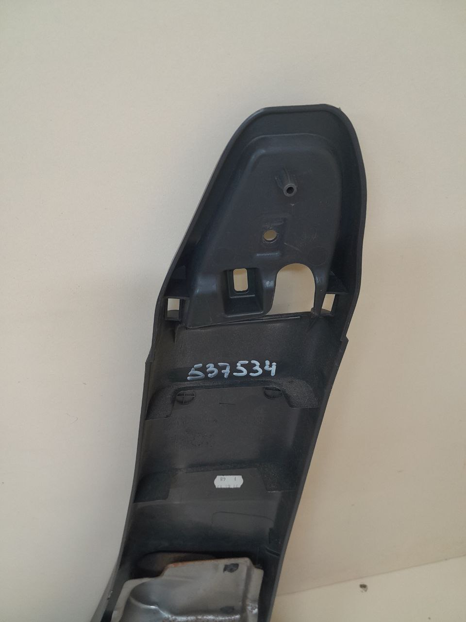 Обшивка стойки Renault Duster (HSA, HSM) 2012> Обшивка стойки Renault Duster (HSA, HSM) 2012>