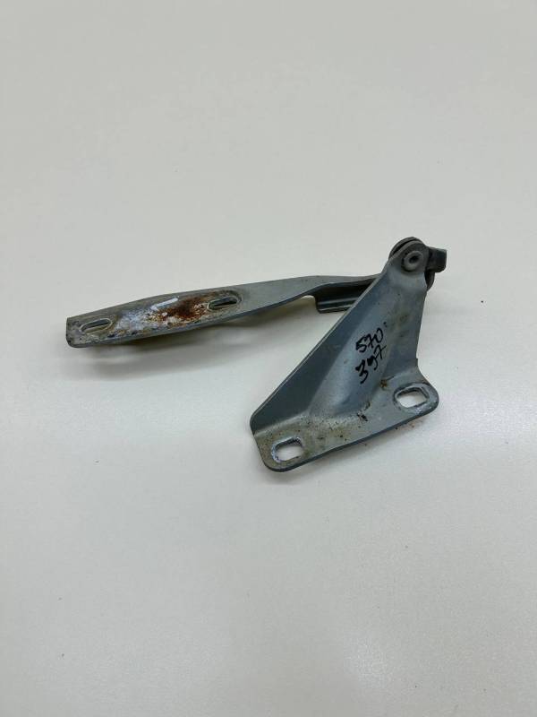 Петля капота левая Lada Granta 2011>