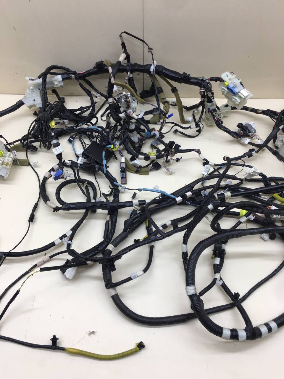 Проводка под торпедо Toyota Rav 4 (XA40) 2013-2019