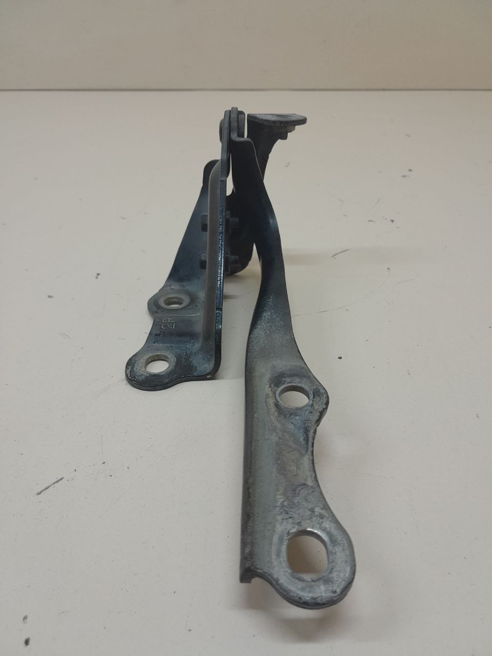 Петля капота правая Toyota Land Cruiser (J200) 2007-2015