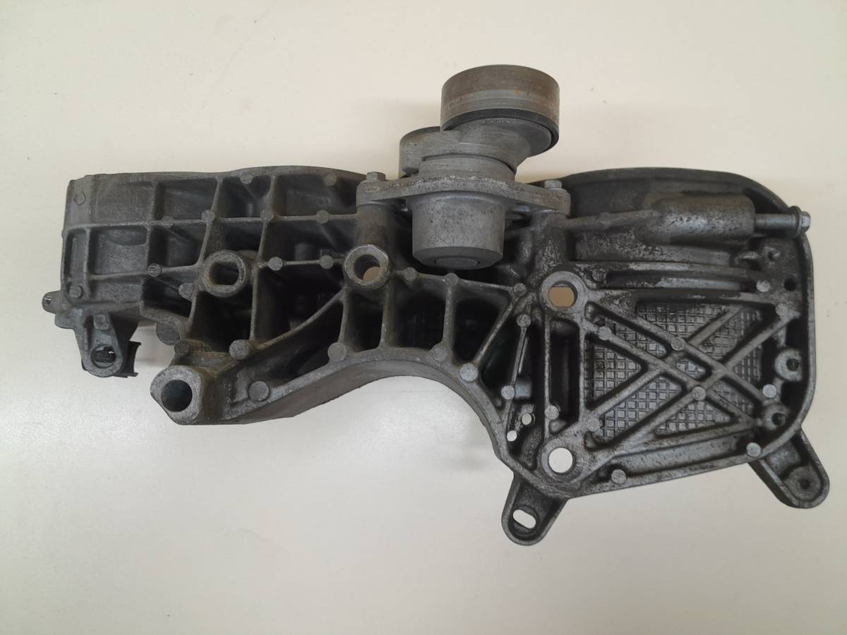 Кронштейн генератора Renault Sandero 2009-2014 Кронштейн генератора Renault Sandero 2009-2014