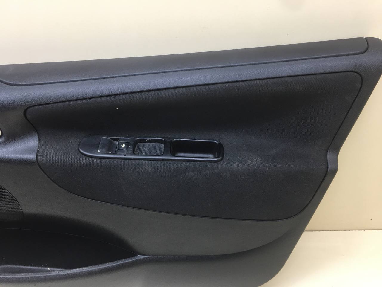Обшивка двери передней правой Peugeot 207 2006-2013